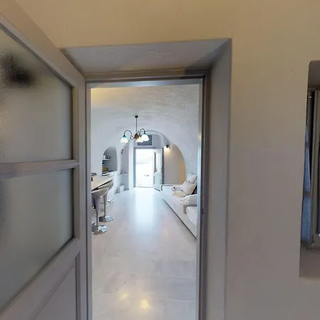 Charming Santorini 1 Bedroom Family Wonderful Caldera Sea Views Close To City Centre