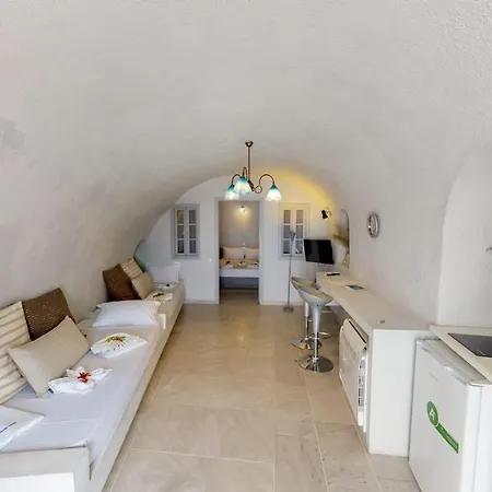 Charming Santorini 1 Bedroom Family Wonderful Caldera Sea Views Close To City Centre Villa *