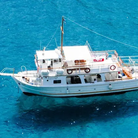 Charming Santorini 1 Bedroom Family Wonderful Caldera Sea Views Close To City Centre